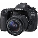Canon EOS 90D con lente 18-135mm